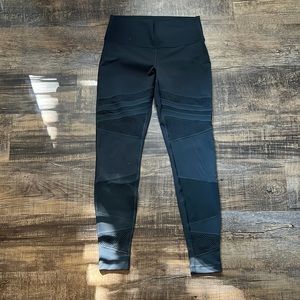 size 10 lululemon detailed leggings